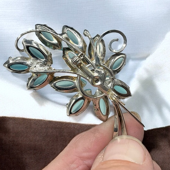 🌺Elegant Silver and Blue Floral Brooch - Picture 5 of 8